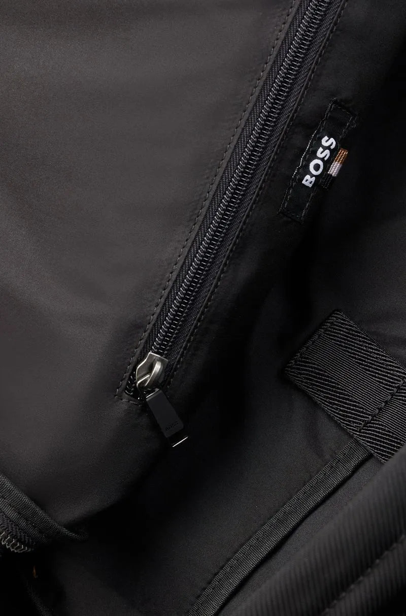 Mochila Estruturada Com Forro E Logo Em Contraste