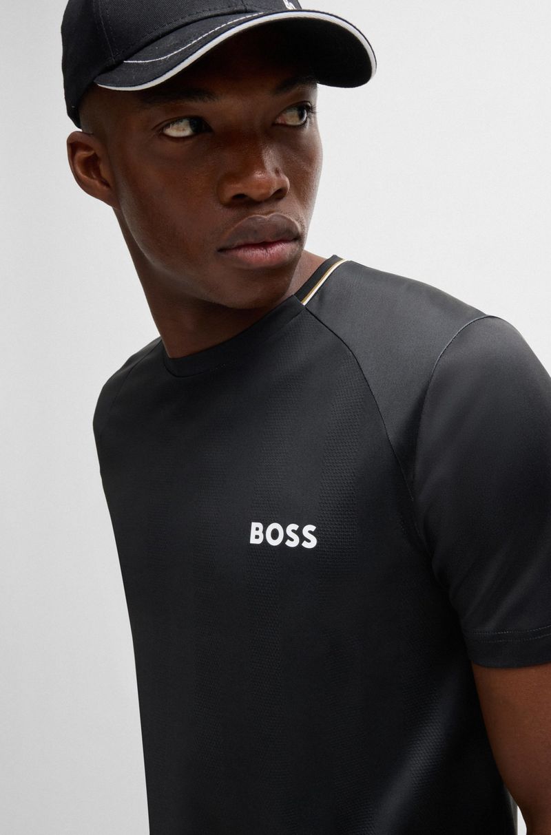 Camiseta Slim Fit Com Tecido Texturizado De Riscas
