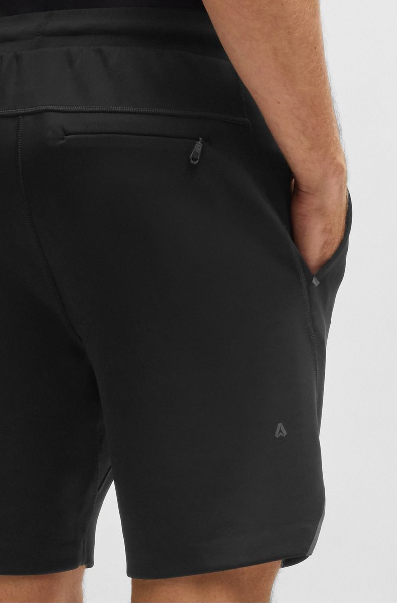 Shorts Com Elasticidade Ativa E Detalhes Refletores