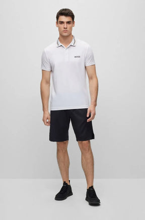 Polo Branca Com Logo Em Contraste E Listra No Colarinho