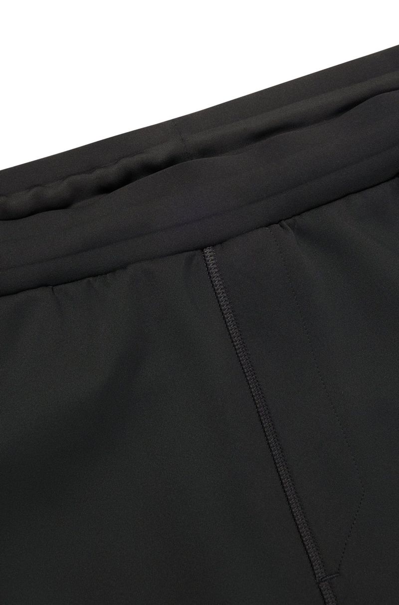 Shorts Com Elasticidade Ativa E Detalhes Refletores
